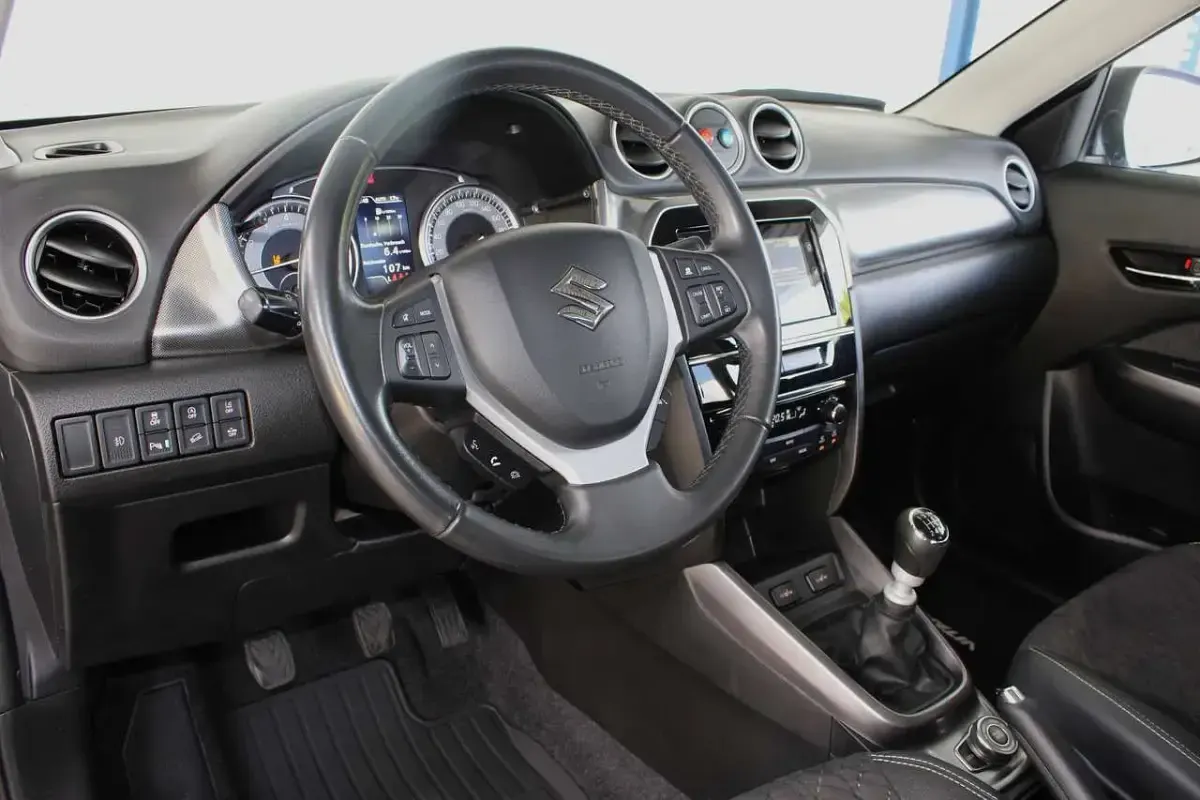 Gebraucht Suzuki Vitara Comfort+ 129 PS (94 kW) 2022 Grau metallic SUV