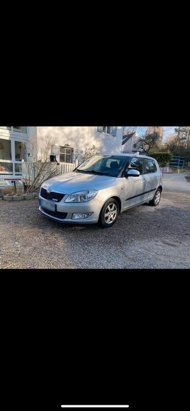 Silber Gebraucht 2011 Skoda Fabia GreenLine Kleinwagen | 3.150 € (Fairer Preis) - Bild 1/4