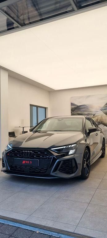 Grau Gebraucht 2022 Audi RS3 Ambiente Kleinwagen | 51.490 € (Guter Preis) - Bild 1/4