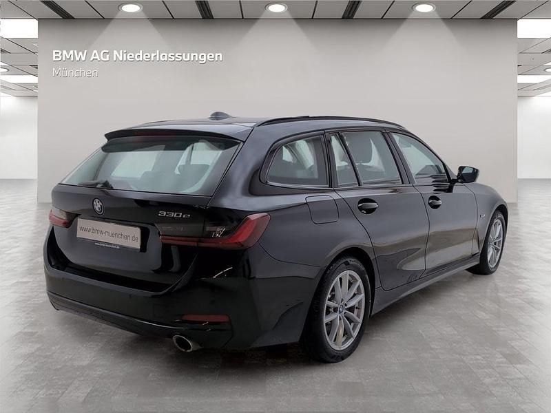 Gebraucht BMW 330e 184 PS (135 kW) 2022 Schwarz Kombi
