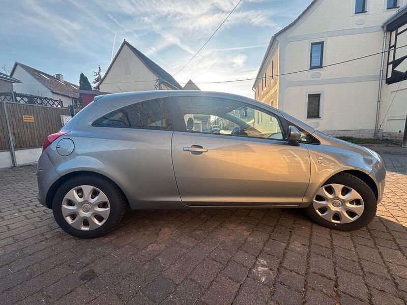 Grau Gebraucht 2010 Opel Corsa Innovation Kleinwagen | 2.000 € (Guter Preis) - Bild 1/4