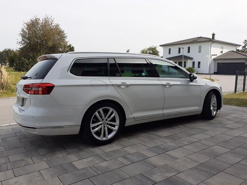 Gebraucht VW Passat Highline 150 PS (110 kW) 2015 Weiß Kombi