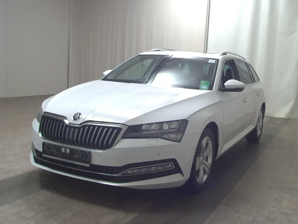 Gebraucht Skoda Superb Style 200 PS (147 kW) 2022 Weiss Kombi