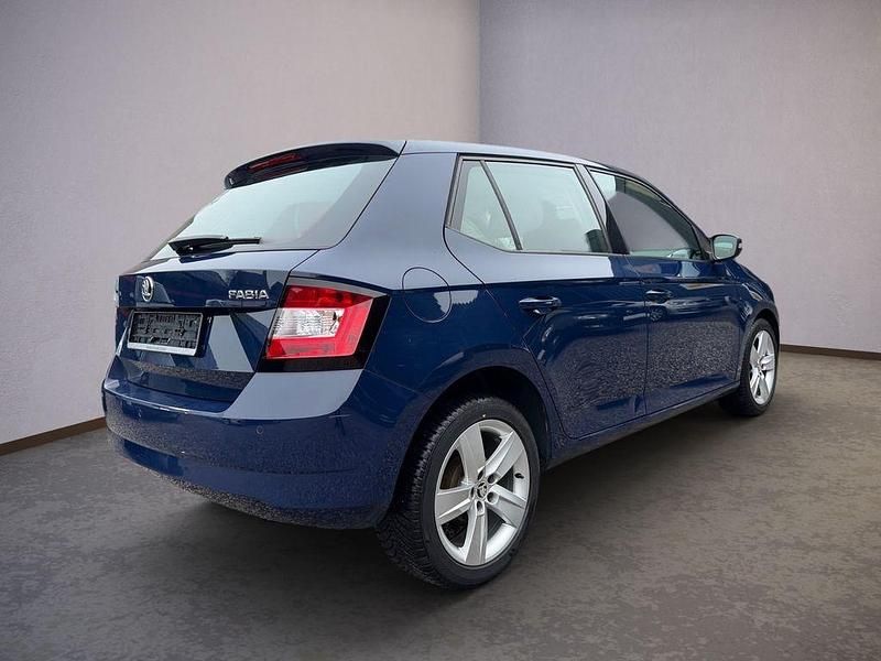 Gebraucht Skoda Fabia Cool Edition 60 PS (44 kW) 2015 Blau Limousine