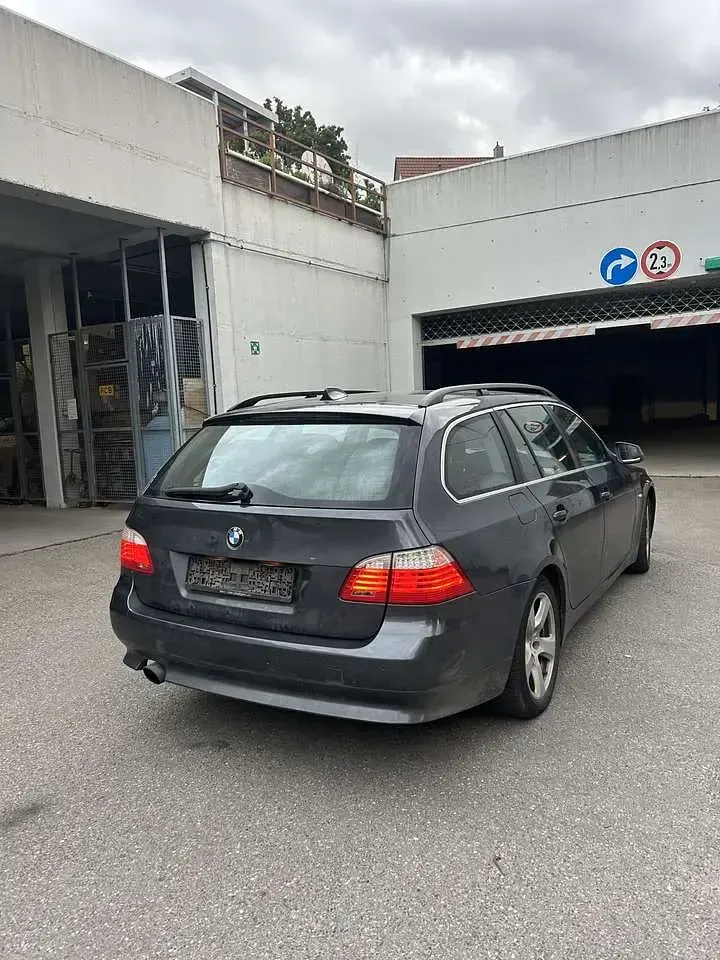Gebraucht BMW 520 170 PS (125 kW) 2009 Platingrau metallic Kombi
