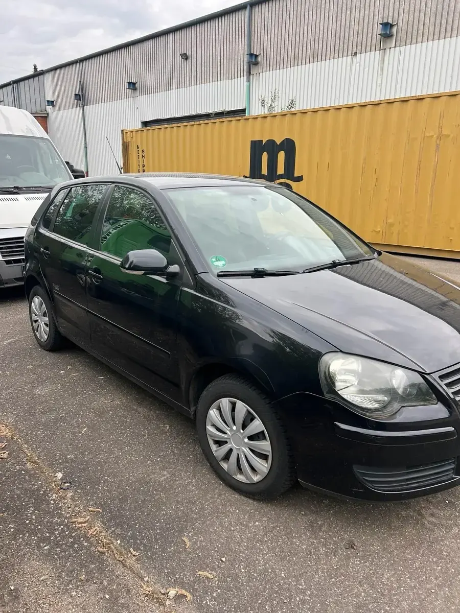 Käytetty VW Polo 70 HP (51 kW) 2009 Musta Viistoperä