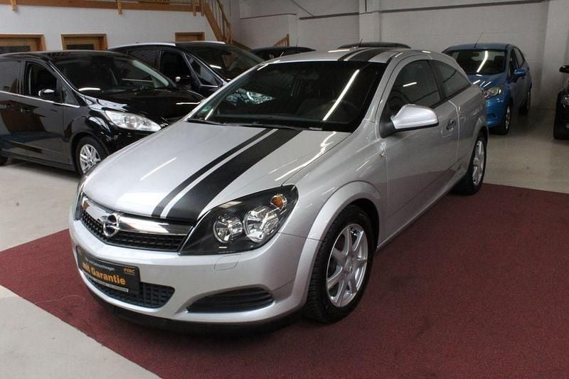 Gebraucht Opel Astra GTC Selection 90 PS (66 kW) 2010 Silber Coupé