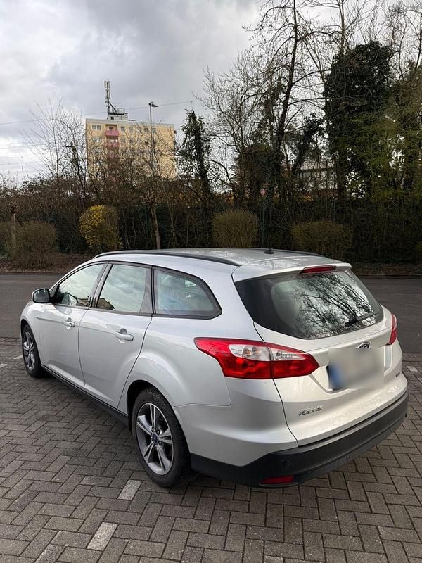 Gebraucht Ford Focus Champions Edition 101 PS (74 kW) 2013 Silber Kombi