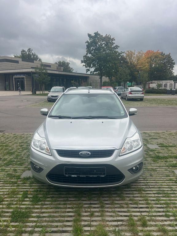 Silber Gebraucht 2010 Ford Focus Limousine | 2.450 € (Guter Preis) - Bild 1/4