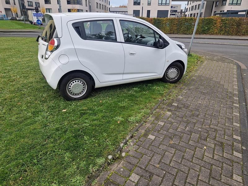 Gebraucht Chevrolet Spark 68 PS (50 kW) 2013 Weiß Kleinwagen