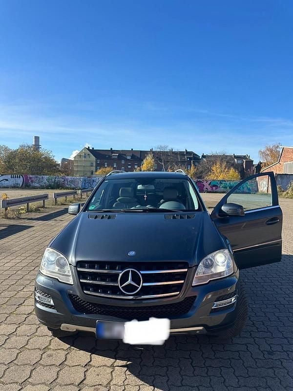 Gebraucht Mercedes ML350 211 PS (155 kW) 2011 Grau SUV