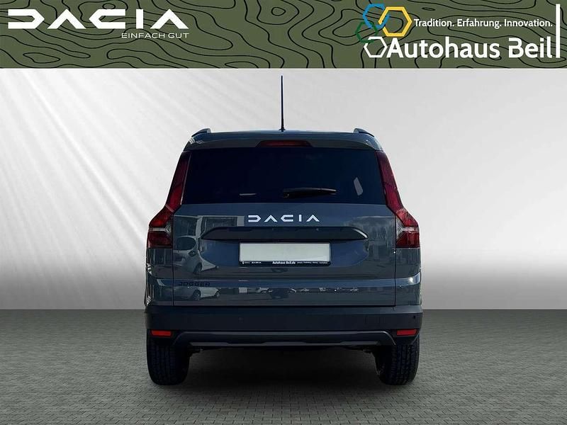 Neu Dacia Jogger Expression 101 PS (74 kW) 2026 Städtisches grau Van / Kleinbus