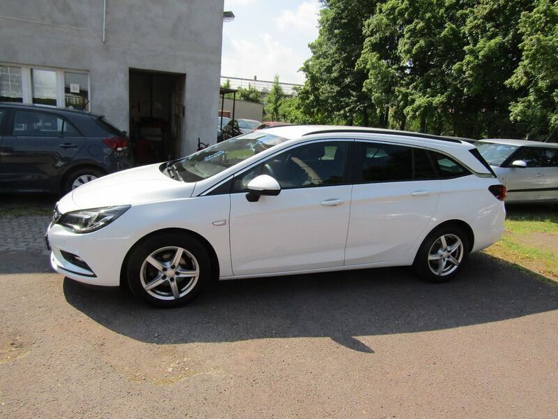 Gebraucht Opel Astra Business 110 PS (80 kW) 2018 Schneeweiss/summitwhite/arctic Kombi