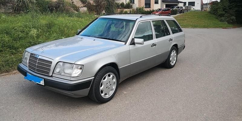 Silber Gebraucht 1995 Mercedes E220 Kombi | 9.950 € - Bild 1/4