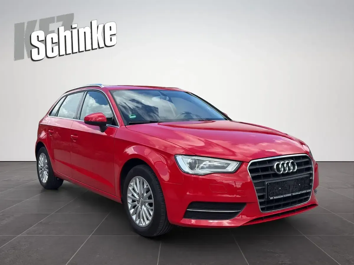 Gebraucht Audi A3 Ambiente 110 PS (80 kW) 2015 Rot Kombi