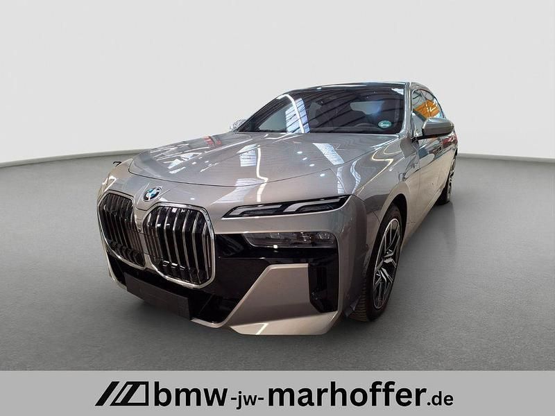 Grau Gebraucht 2024 BMW 740 M Sport Limousine | 98.900 € (Guter Preis) - Bild 1/4