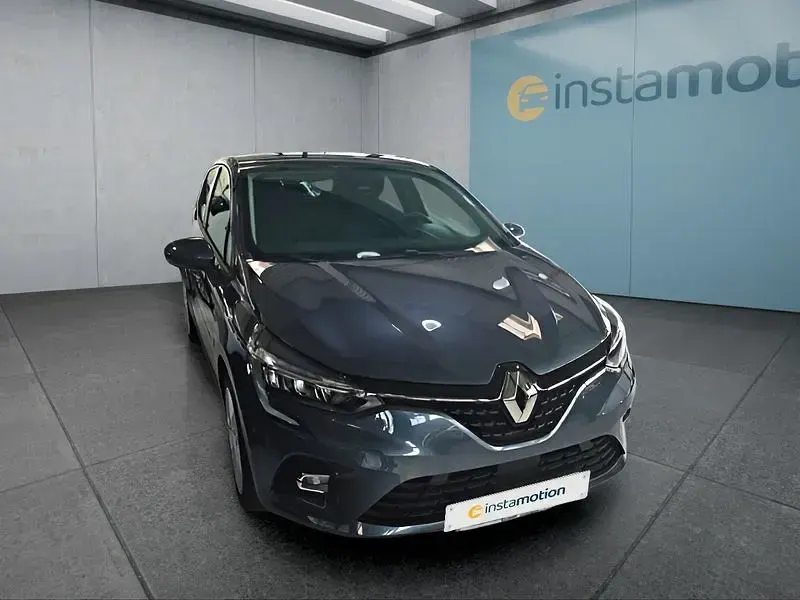Używany Renault Clio V 67 KM (49 kW) 2022 Szary Hatchback