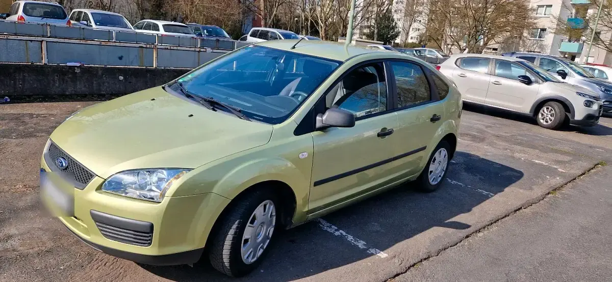 Brugt Ford Focus 101 HK (74 kW) 2006 Gul Sedan