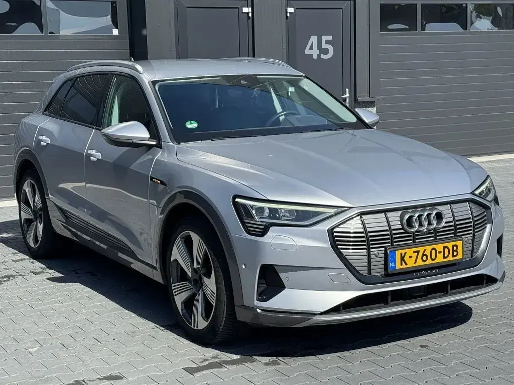 Gebraucht Audi e-tron 266 kW (362 PS) 2019 Grau SUV