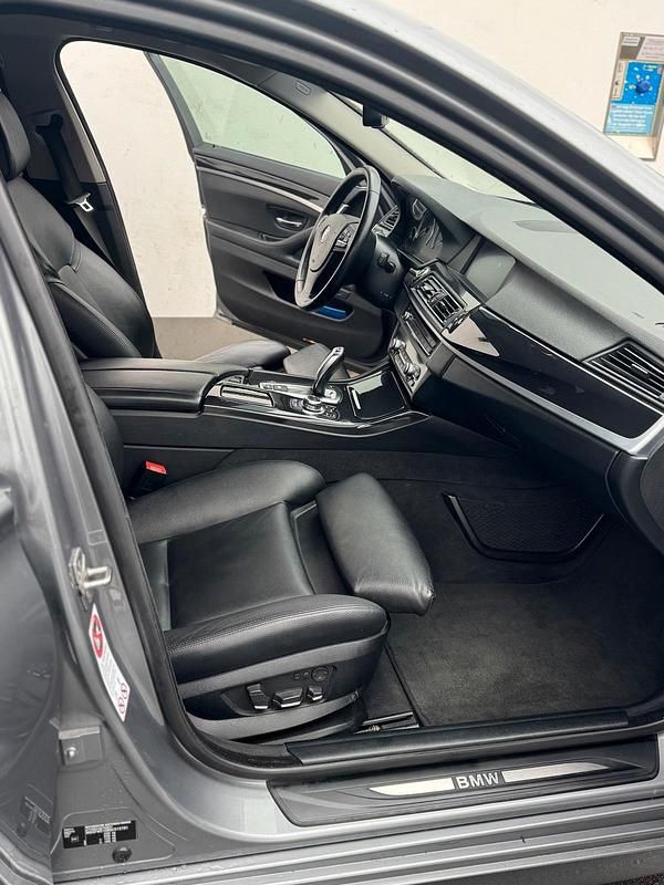 Gebraucht BMW 530 245 PS (180 kW) 2011 Grau Limousine