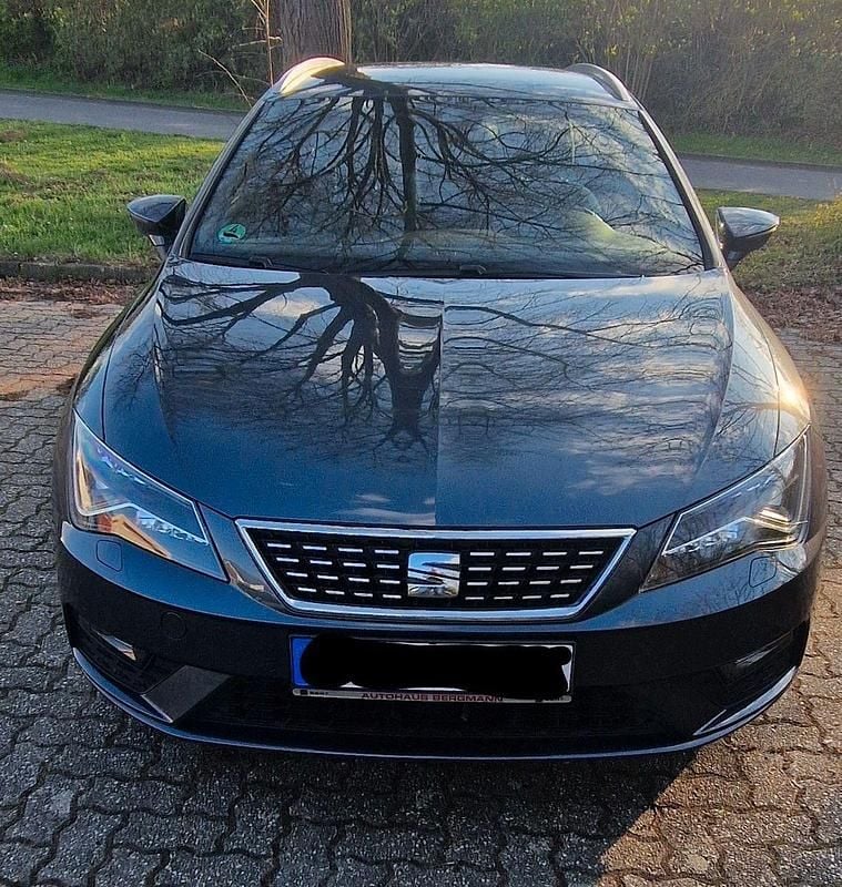 Grau Gebraucht 2019 Seat Leon XCELLENCE Kombi | 10.500 € (Guter Preis) - Bild 1/4