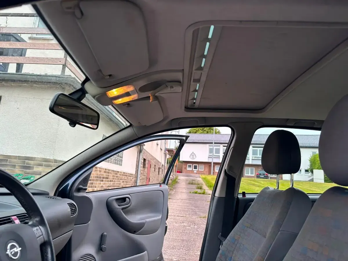 Gebraucht Opel Corsa 58 PS (42 kW) 2001 Violet Kleinwagen