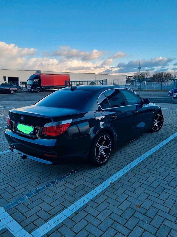 Second-hand BMW 523 2006 Negru Berlinǎ