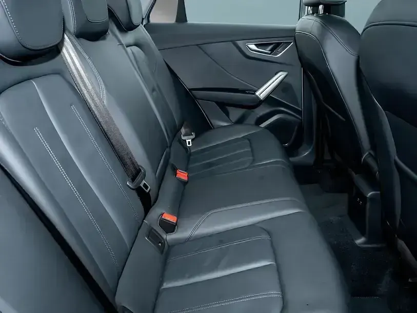 Używany Audi Q2 150 KM (110 kW) 2025 Srebrny SUV