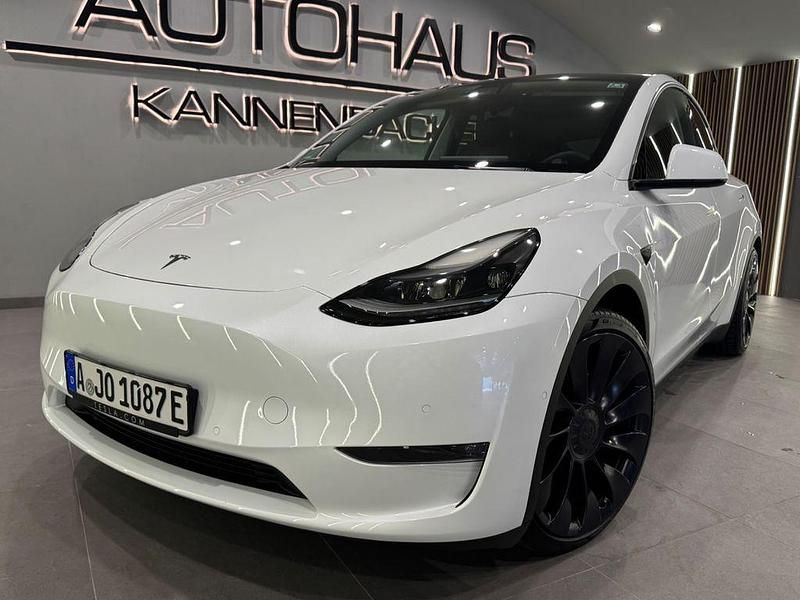 Weiß Gebraucht 2022 Tesla Model Y Performance SUV | 34.990 € (Guter Preis) - Bild 1/4