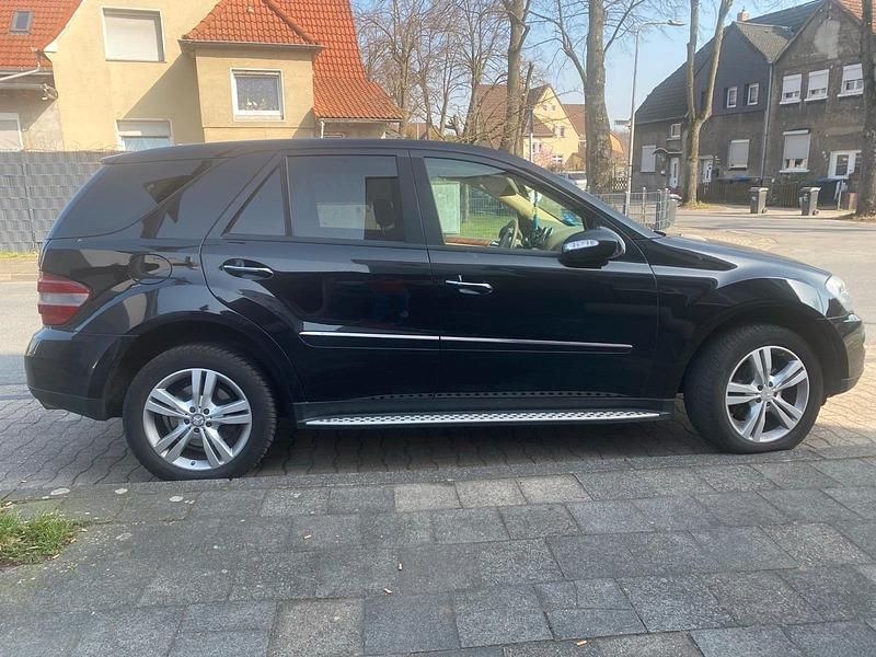 Gebraucht Mercedes ML320 224 PS (164 kW) 2006 Schwarz SUV