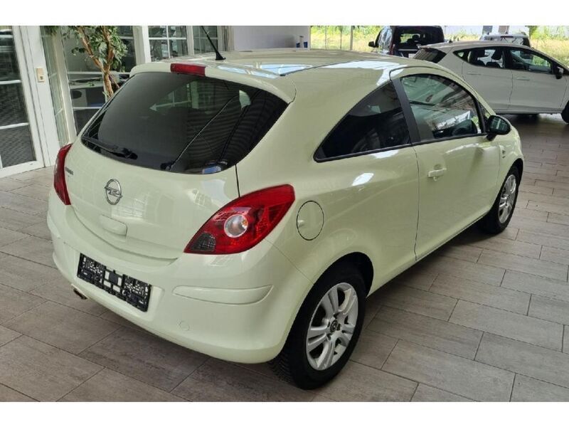 Gebraucht Opel Corsa 87 PS (63 kW) 2011 Guacamole weiss Limousine