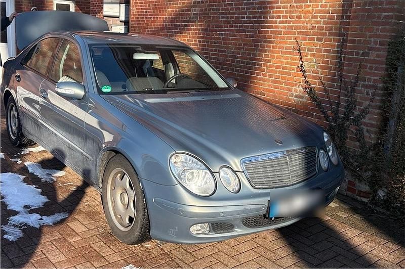 Gebraucht Mercedes E200 163 PS (119 kW) 2004 Blau Limousine