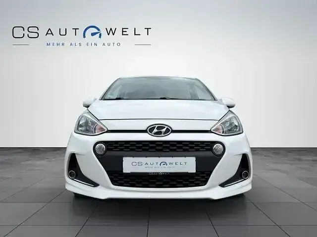 Gebraucht Hyundai i10 Style 87 PS (63 kW) 2019 Weiß Kleinwagen