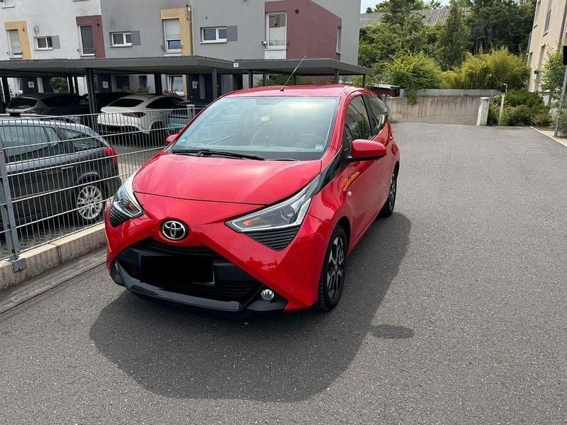 Rot Gebraucht 2019 Toyota Aygo X-play Kleinwagen | 7.990 € (Superpreis) - Bild 1/4