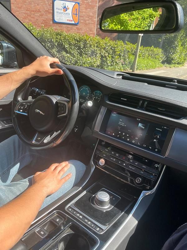 Gebraucht Jaguar XF R-Sport 300 PS (220 kW) 2017 Schwarz Coupé