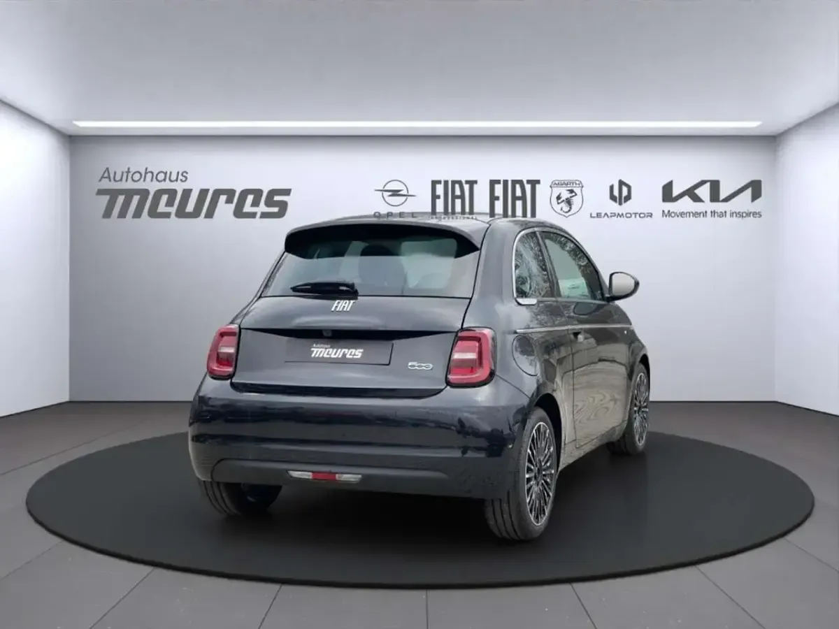 Neu Fiat 500e La Prima 69 kW (95 PS) 2026 Schwarz Kleinwagen