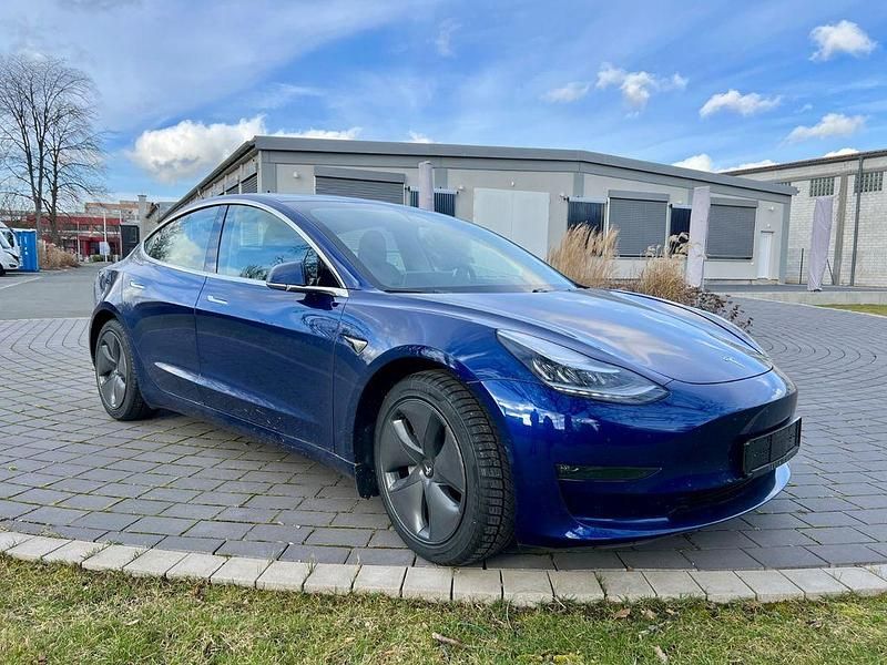 Second-hand Tesla Model 3 366 kW (498 CP) 2020 Albastru Berlinǎ
