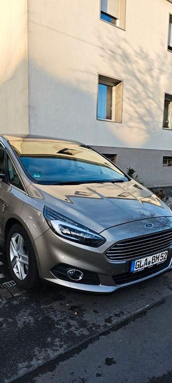 Gebraucht Ford S-MAX Titanium 179 PS (131 kW) 2016 Grau Van / Kleinbus