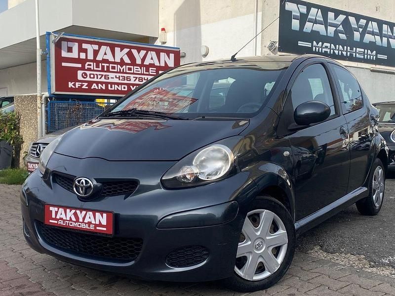 Grau Gebraucht 2009 Toyota Aygo Cool Kleinwagen | 2.990 € (Fairer Preis) - Bild 1/4