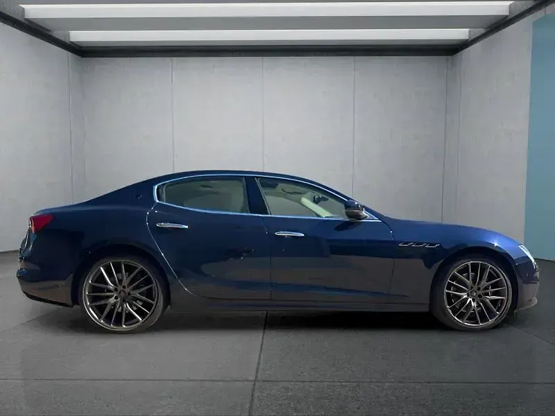 Gebraucht Maserati Ghibli 430 PS (316 kW) 2023 Blau Limousine