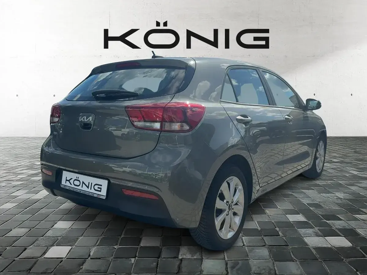 Używany Kia Rio Vision 101 KM (74 kW) 2023 Zielony Sedan/Limuzyna