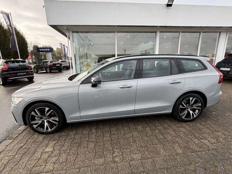 Gebraucht Volvo V60 Plus 197 PS (144 kW) 2024 Vapour grey / metallic Kombi