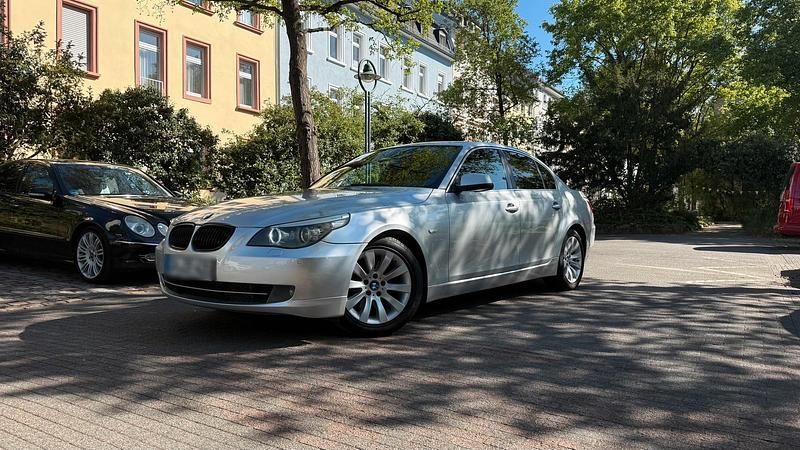 Gebraucht BMW 525 280 PS (205 kW) 2010 Silber Limousine