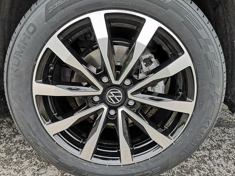Nowe VW Multivan Sportline 150 KM (110 kW) 2025 Srebrny Minivan