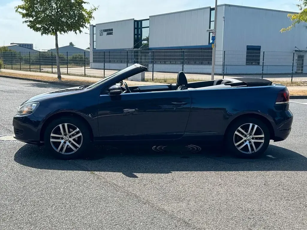 Gebraucht VW Golf Cabriolet Basis 105 PS (77 kW) 2012 Violet Cabrio
