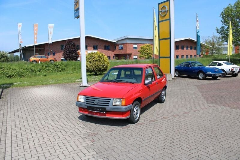 Rot Gebraucht 1986 Opel Corsa Kleinwagen | 3.482 € - Bild 1/4