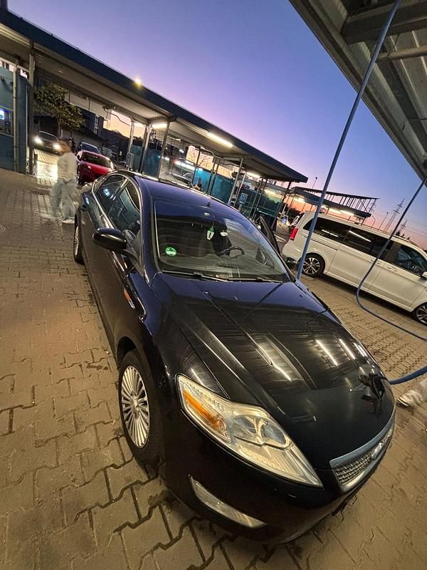 Gebraucht Ford Mondeo 140 PS (102 kW) 2010 Schwarz Limousine