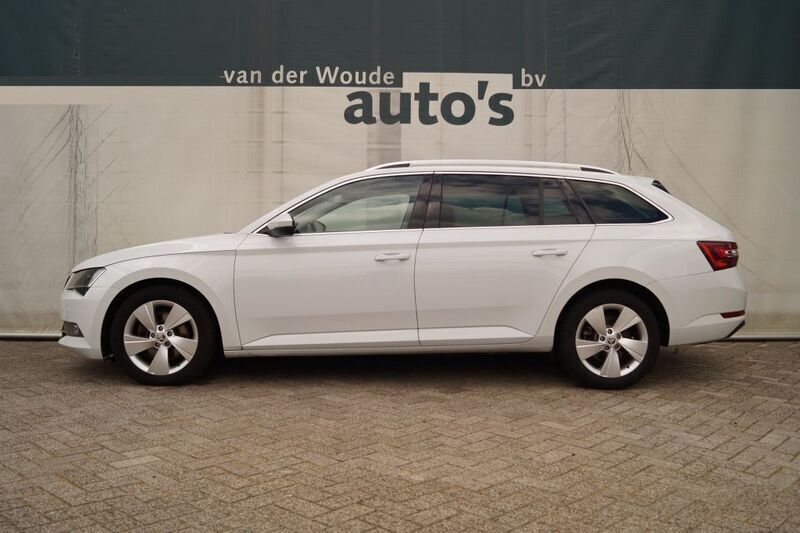 Weiß Gebraucht 2018 Skoda Superb Business Line Kombi | 11.512 € (Guter Preis) - Bild 1/4