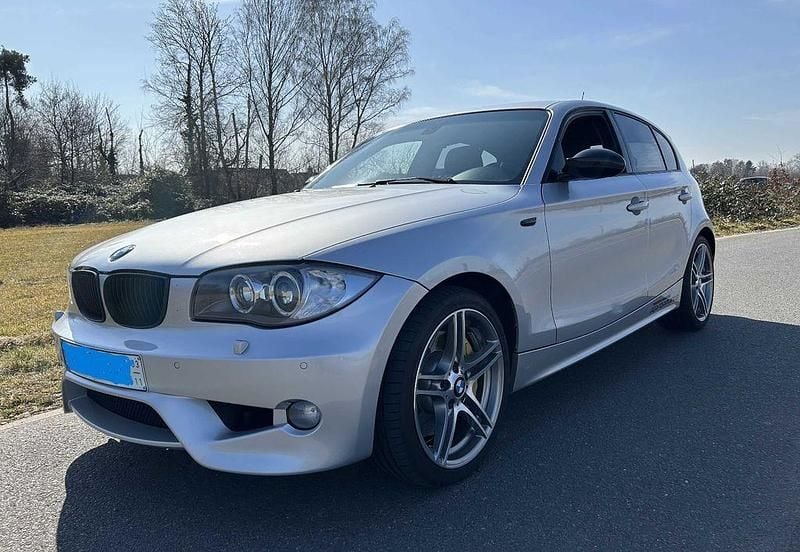 Silber Gebraucht 2006 BMW 130 Sport Line Kleinwagen | 19.990 € (Teuer) - Bild 1/4