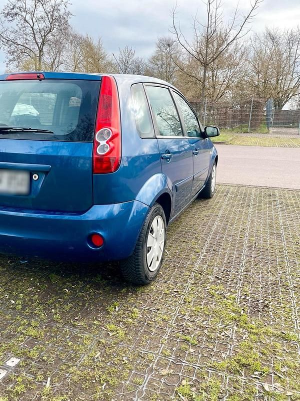 Gebraucht Ford Fiesta 50 PS (36 kW) 2008 Blau Kleinwagen